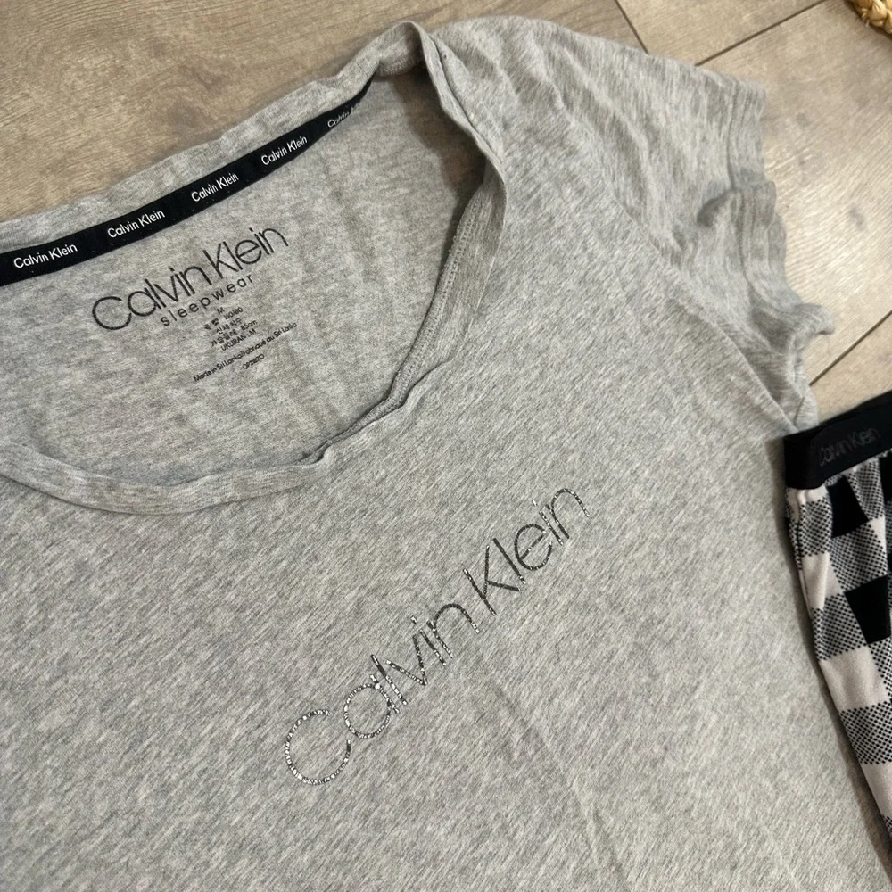 Calvin Klein Women’s 2 Pc Pajamas Set Logo T-Shirt and Black Plaid Pants Size M